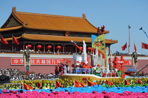 60周年国庆阅兵彩车三缸，四缸同步系统(视频)